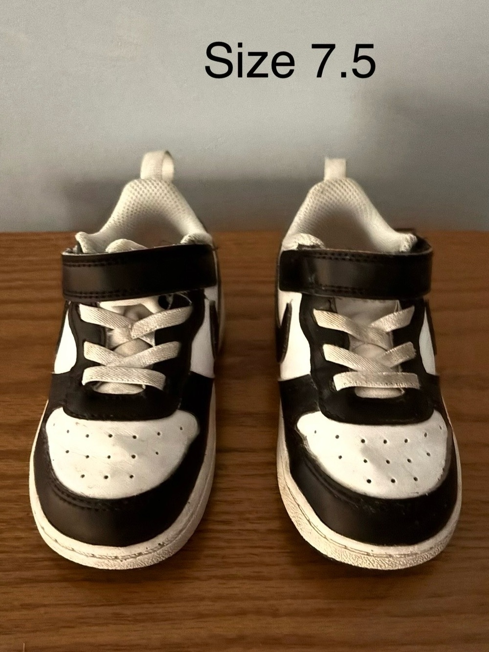 Boys Nike shoes 7.5